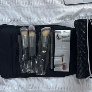 IT Cosmetics Professional Brush Collection with Quilted Case